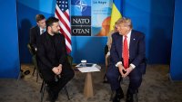 Зеленски тоди път ще носи сако, наподобяващо костюм, при срещата си с Тръмп 