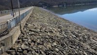 Контролирано изпускат вода от язовир „Тича“