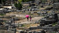 Жега и сахарски прах нахлуват в Гърция, живакът - над 33 градуса
