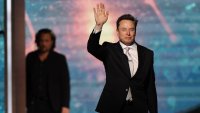 Акционери в паника: Мъск може да напусне Tesla, ако... не получи бонус от $1 трилион