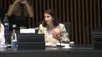 Революция в ЕС: Шведският министър с бебе на среща в Люксембург ВИДЕО