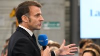 Macron pripravljen na dialog s Putinom, Kremelj se odziva