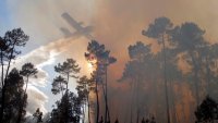 Голям пожар бушува до Мадрид, димът стигна до града