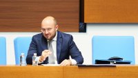 Възрастни са връзвани и заключвани в нелегални старчески домове