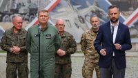 Полша вдигна бойни самолети заради руски дронове