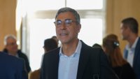 Последните правителства показаха, че който развява повече знамена, получава най-много