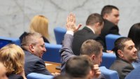 След два часа дебати: Парламентът задължава МС да ни вкара в Съвета за мир