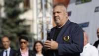 Семейство, приятели, спортисти и общественици изпращат Слави Бинев в последния му път