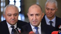 Радев: Френски самолет засече дроновете половин час преди удара 