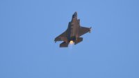 Изтребител F-35 на ВМС на САЩ се разби край база в Калифорния