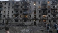 Русия удря Киев с дронове и балистични ракети, най-малко седем души са загинали