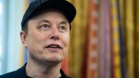 Комисия у нас ще разгледа дали Илон Мъск може да пусне интернет в отдалечените села 