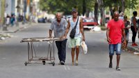 Министърка: В Куба няма просяци, а хора, преоблечени като просяци