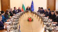 Радев отчете: Имаме "Спартан" и пет вертолета срещу пожарите