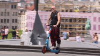 Париж затяга правилата за е-тротинетки: глоба от 135 евро без каска
