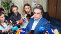 Асен Василев опроверга управляващите: Пари за младите лекари няма