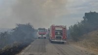 Пожар горя до болницата и вилната зона на Харманли