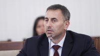 Спецов: "Лукойл Бургас" удържа цените на петрола за своя сметка