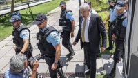 Задържани са полицаи за изтезания два полицейски участъка 