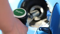 Заради санкциите: В Сърбия почти няма горив, цената му скочи