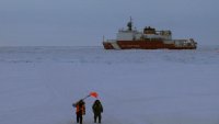 Край Аляска "ври" от кораби - руски, китайски, американски...