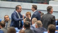Божанков се сопна, че Цончо Ганев води НС, окупира трибуната