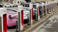 Собственици на Tesla във Франция съдят компанията, Мъск развалял имиджа им 