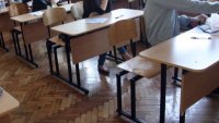 Над 55 000 десетокласници се явяват на НВО по математика