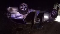 Четирима са в болница след като млад шофьор обърна колата по таван 