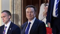 Мъск обедня с $34 млн. след схватката с Тръмп 