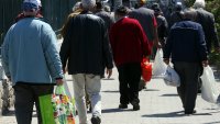 Свалят цените на 1000 стоки в супермаркетите в Гърция