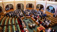 В Унгария приеха промени в Конституцията, отстраняват президента от поста