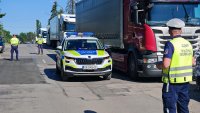 Хванаха 15-годишно момче зад волана, возило пияния си баща