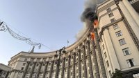 За първи път: Русия удари правителствена сграда в Киев ВИДЕО
