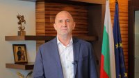 Радев честити 1 май: Нека почитаме чуждия труд