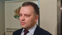 Найденов сезира ВСС заради реабилитация на осъждан педофил, гард в училище