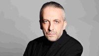 Мариус Куркински специален гост в спектакъл, благословен от митрополит Николай