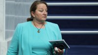 Сачева с предложение: Родители на ученици да работят онлайн през лятото