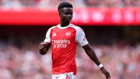 Футболистът на Арсенал Букайо Сака се сгоди