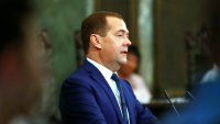 Медведев пак заплашва: Бомбените убежища няма да предпазят от руския арсенал 