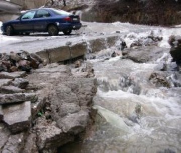 Бедствено положение в Ихтиман, евакуирани са 1500 жители