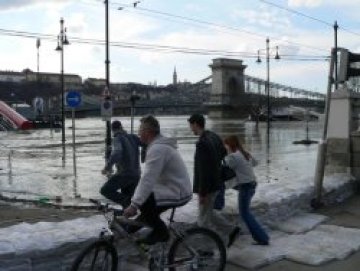 Дунав заля унгарския парламент, Европа отново се дави