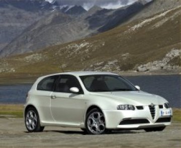 Обновената Alfa Romeo 147 ще блесне в Париж