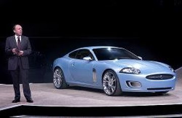 Новият спортен седан Jaguar XF дебютира през 2007г.