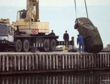 Останки на мъж и жена в колата, извадена от морето край Варна