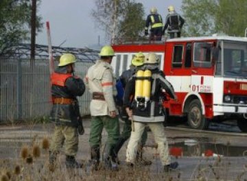 Пламъци лумнаха в автобаза в Благоевград