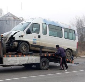 Маршрутка катастрофира, двама пострадали