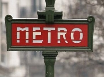 Пожар в парижкото метро: 35 души отровени от дима