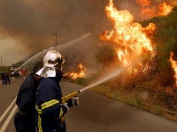 Пламъци погълнаха цели гръцки селища и ги превърнаха в крематориуми