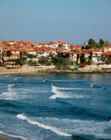 Блато със застояла вода изби на плажа в Созопол